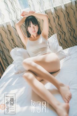 裸体妇女撒尿